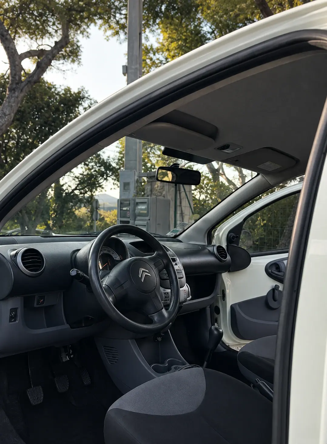 Nettoyage intérieur automobile à domicile à Hyères et Toulon — Citroën C1